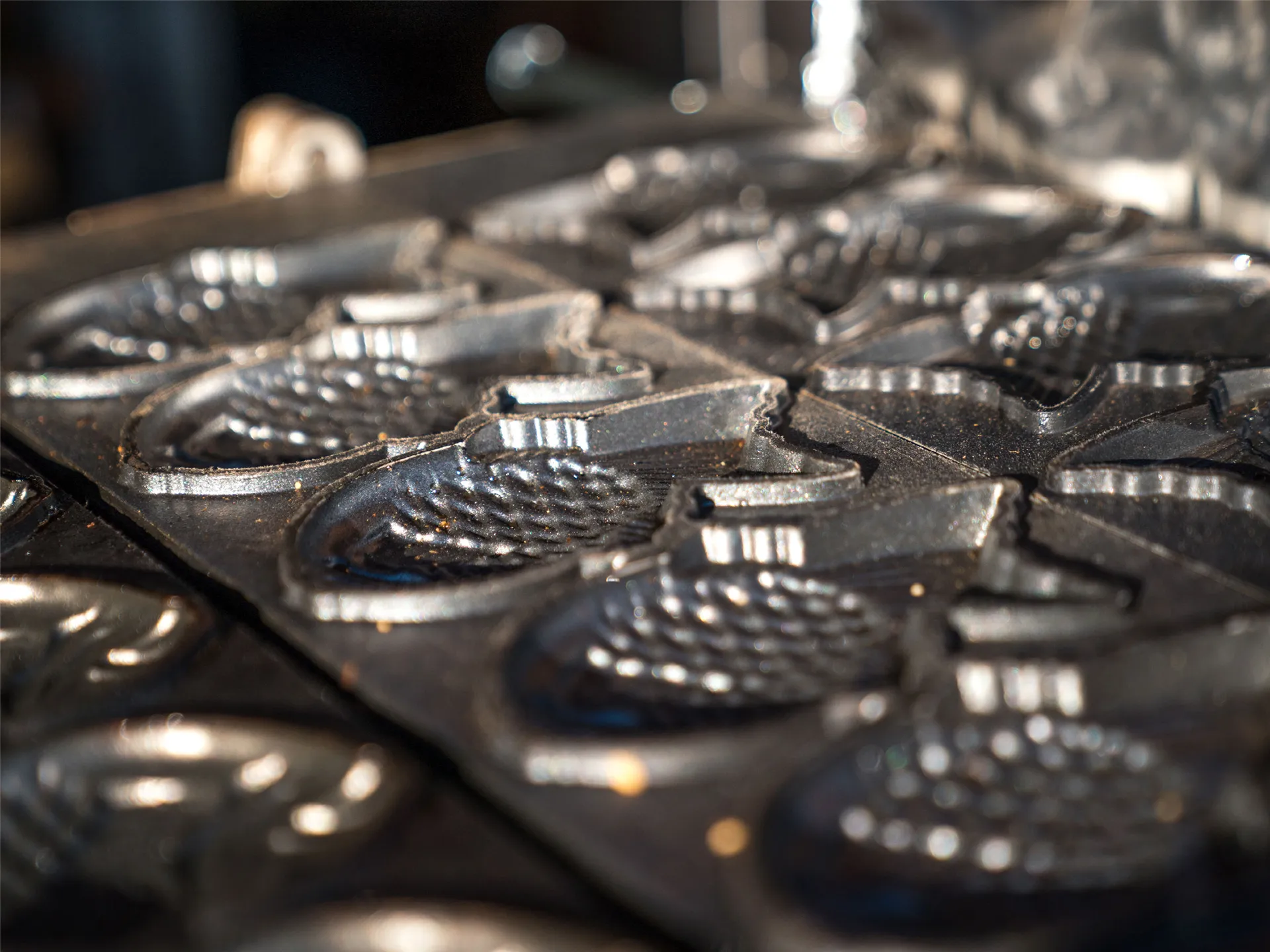 What is Sheet Metal Die Manufacturing? How Does It Increase Production Efficiency?